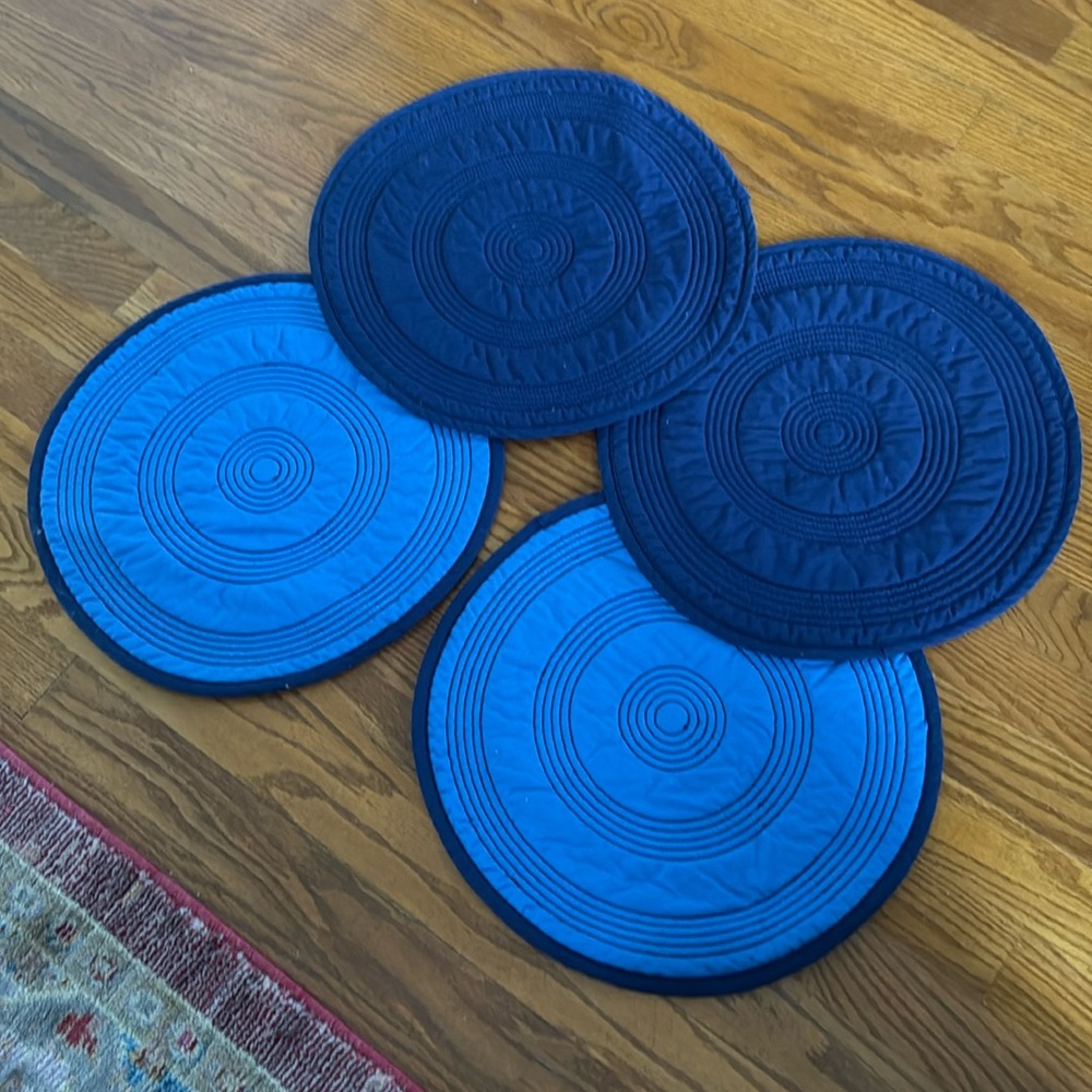 4 round Fiestaware placements reversible blue